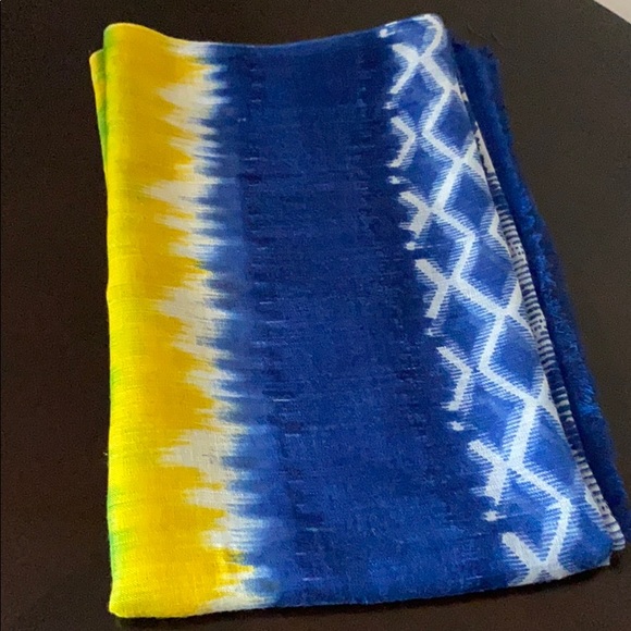 trio of blue scarfs to accessorize your closet! - Picture 2 of 4